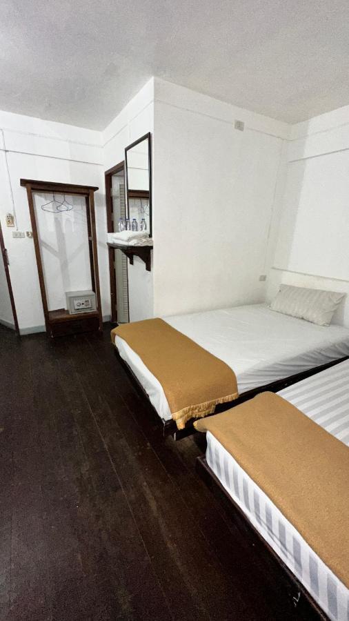 Relax Guest House Patong Esterno foto