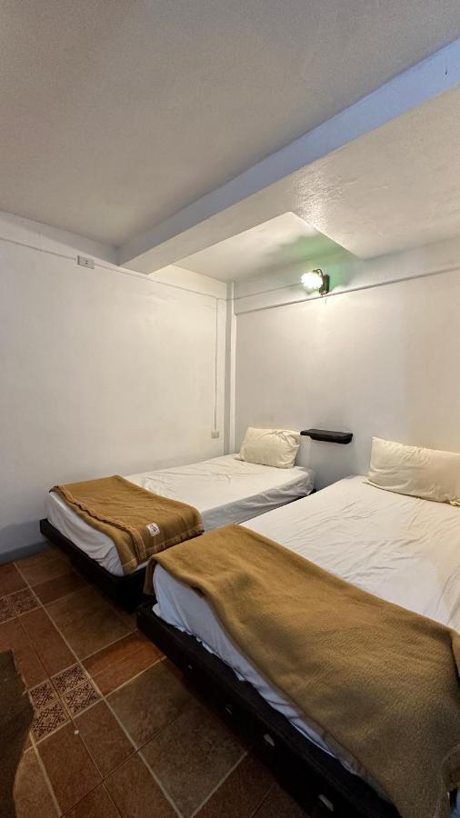 Relax Guest House Patong Esterno foto