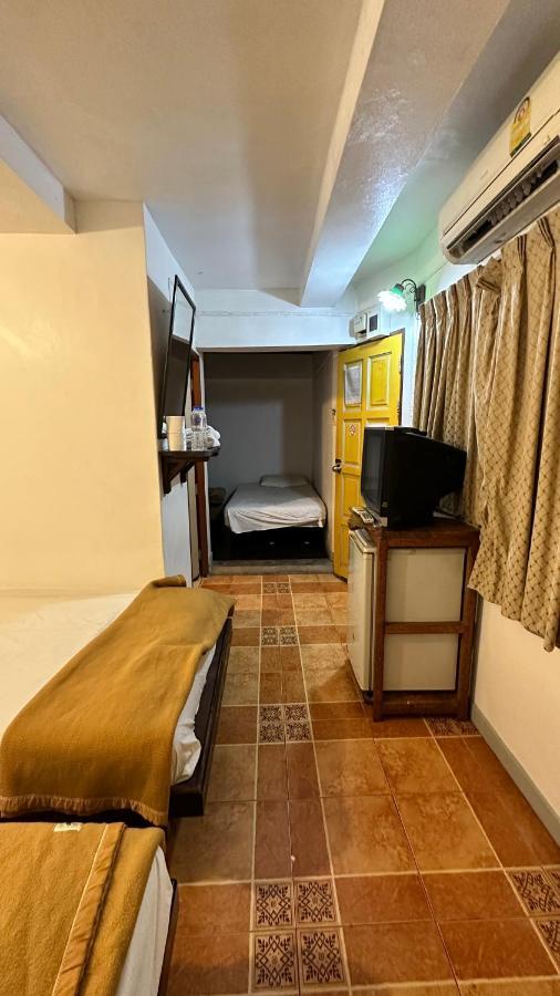 Relax Guest House Patong Esterno foto