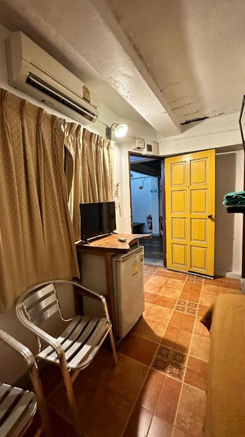 Relax Guest House Patong Esterno foto